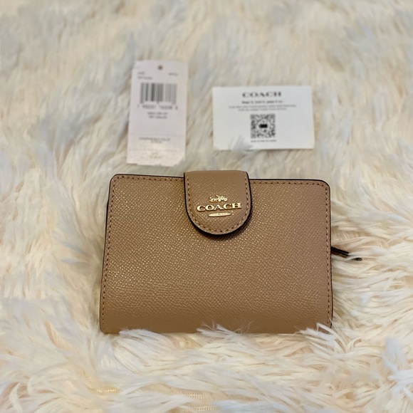 NEW Coach Medium corner zip wallet. - Picture 1 of 7